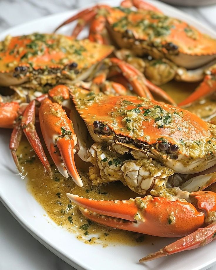 Whole crab in garlic butter with lemon